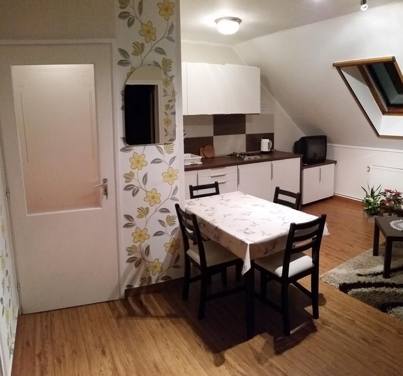Fadora Apartman Tihany Rum bild